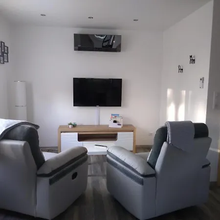 Au Fil Du Bois Apartment *