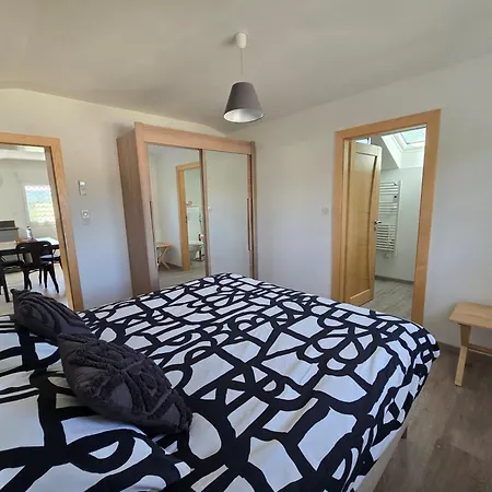 Au Fil Du Bois Apartment